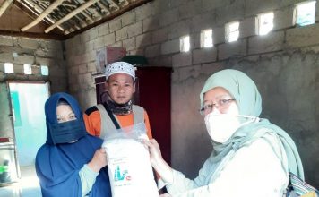 Kerukunan Masyarakat Bulukumba Berbagi Pada Penyintas Longsor di Wangun Jaya Bogor