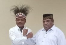 Unggul, Petrus Kaishiw dan Matret Kokop, dalam Debat Terbuka Calon Bupati Teluk Bintuni