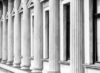 Runtuhnya Pilar Negara : Ninabobokan atau Gulingkan