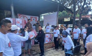 KKSS Kepri Serahkan Bantuan Sembako dan Sapi Qurban di Batam
