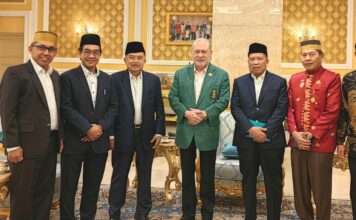 Jusuf Kalla dan Muchlis Patahna Bersama Rombongan Diterima Raja Malaysia Sultan Ibrahim