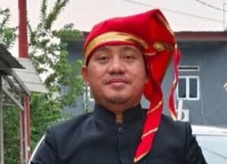 DEMOKRASI DIANTARA PUING-PUING PRIMORDIALISME