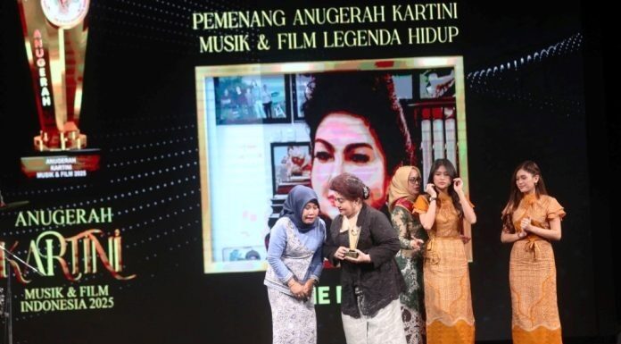Selamat, Tiga Srikandi Musik dan Film Raih Penghargaan di AKMFI 2025