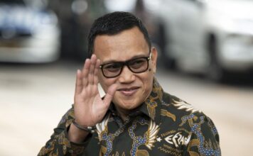 Abdul Kadir Karding – Kesederhanaan Seorang Perantau dalam Istana