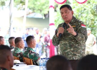 Kunjungi Yonif TP 821/Satria Bupolo, Menhan Tekankan Prajurit Dalam Kemahiran Menembak