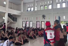 SMAN 2 Polewali Gelar Simulasi Aman Bencana : Kolaborasi Damkar, BPBD dan PMI Bentuk Generasi Siaga
