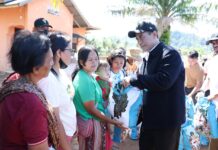 Kunjungi Lokasi Bencana, Mentan Andi Amran Pastikan Stok Beras Aman dan Sawah Rusak Diperbaiki