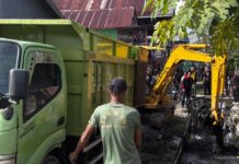 Pasca Banjir Campalagian, Pemerintah Kabupaten Polman Turun Serentak Bersihkan Drainase di Kenje dan Lapeo