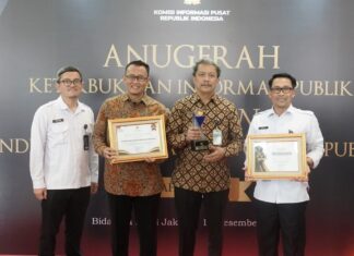 Transparansi Jadi Kunci, Kemenimipas Raih Dua Penghargaan dalam Anugerah Keterbukaan Informasi Publik