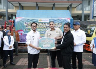 Mentan Amran Gerak Cepat Salurkan 24 Truk Bantuan Untuk Korban Longsor Cisarua, Siapkan Solusi Permanen Cegah Bencana