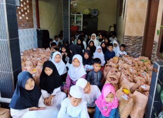 Empati IKA Unhas dan KKBS Soppeng Banten Berbagi kepada Anak Yatim