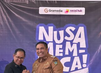 Gagas Donasi Buku, Chaidir Syam Terima Penghargaan