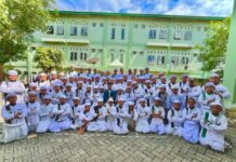 Persembahkan Buku “ Di Negeri Para Perindu Ilmu” Santri Iddadiyah dari Bukit Tonrongnge