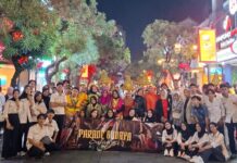 Parade Budaya Sulawesi (KBMS) Telkom University Pukau Pengunjung Braga City Walk