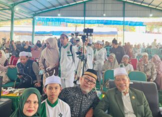 Abustan Andi Bintang, Kagum Santri Ponpes Iddadiyah Tonrongnge Menulis Buku ” Di Negeri Para Perindu Ilmu”