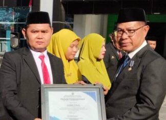 Suriadi Pustakawan Terbaik Pangkep Diganjar Penghargaan di HUT Pustakawan