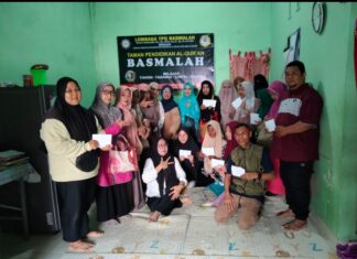 Ketua For5a SMP Negeri 5 Makassar Angkatan 1986 Berbagi Kepedulian kepada Komunitas Mualaf
