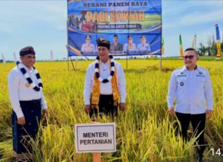 Tak Punya Lahan Sawah, Petani Banggai Dapat Hand Tractor dari Mentan Amran