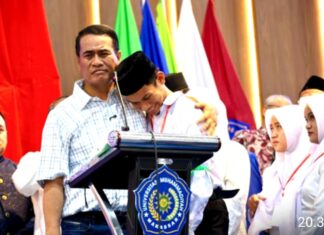 Terharu dengar Kisah Maba Unismuh yang Ditinggal Ayah Sejak Kecil, Mentan Amran Langsung Beri Bantuan