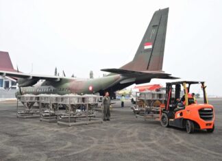 TNI Semai 9,2 Ton Garam dan 1,6 Ton Dry Ice Atasi Karhutla di Kalimantan